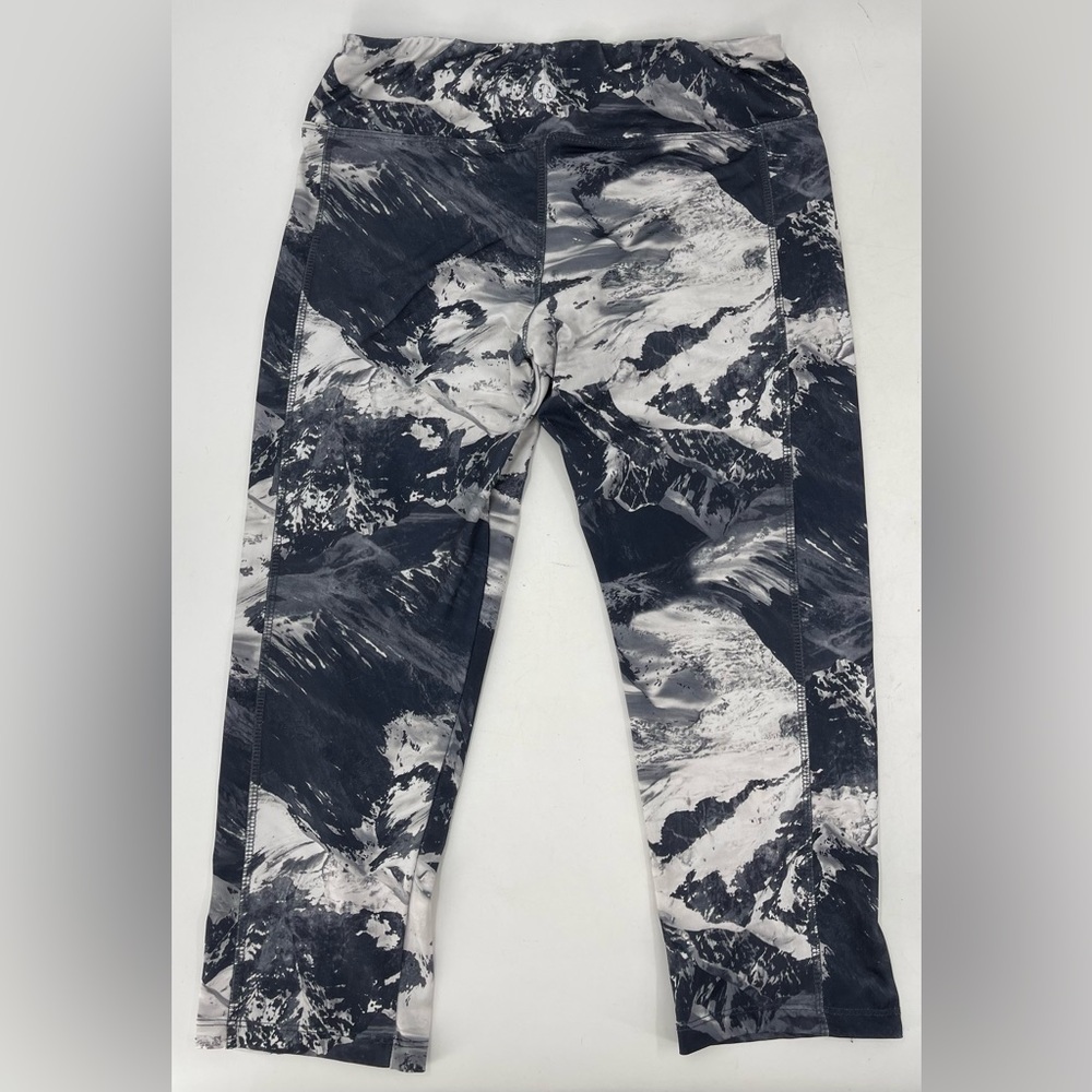 Lululemon Snow Covered Mountain‎ Print Leggings Grey & White Women’s Size 8